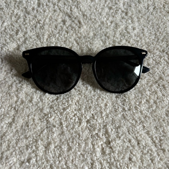 Gucci Sunglasses - Picture 2 of 4